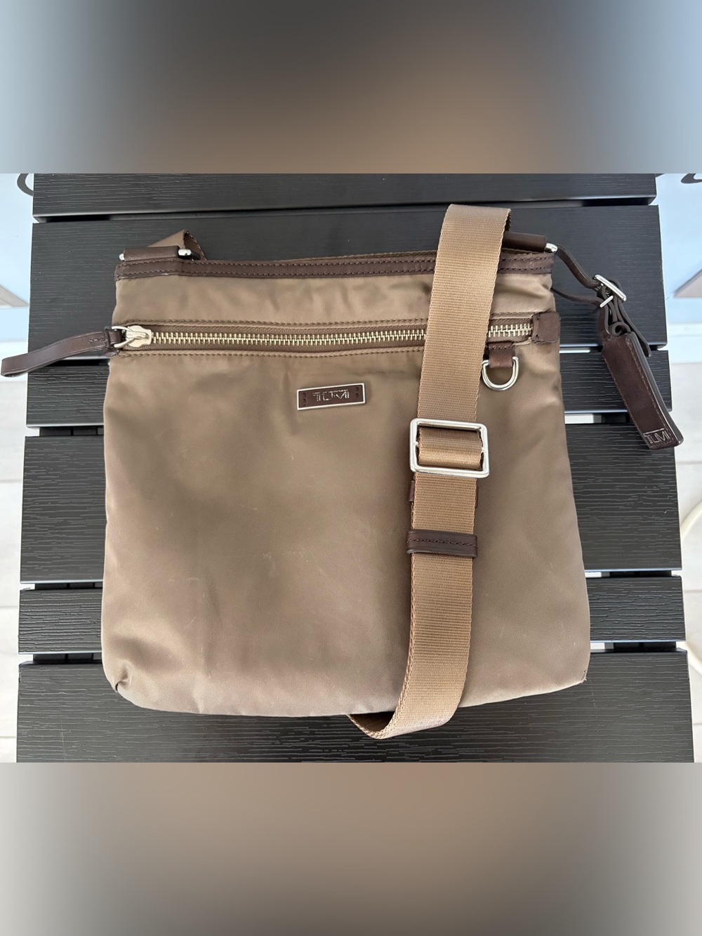 GUC Tumi Voyager Taupe Nylon Crossbody Messenger Bag with Leather Trim - Picture 3 of 13